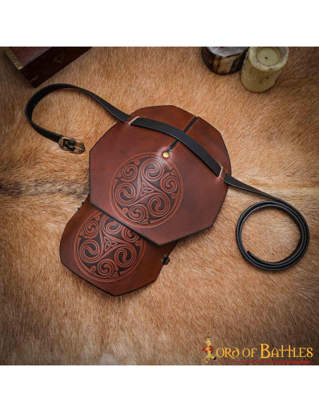 Schulterpolster mit keltischen Knoten...