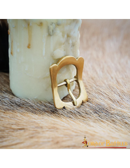 Set de 5 hebillas de latón edad media... Set de 5 hebillas de latón edad media...