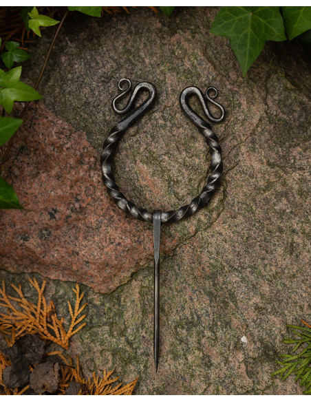 Kleine Lyra-fibula voor jurken en capes