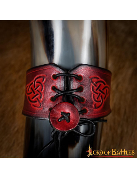 Nordlige jægerhorn med granat baldric...