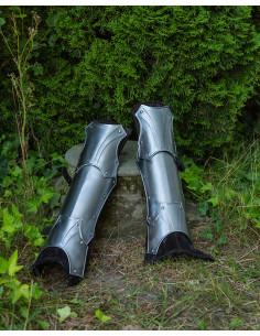 Middelalderlig polstret Fafnir Greaves, poleret finish 2