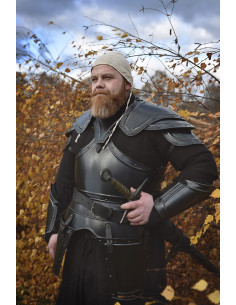 Hombreras medievales modelo Georg, acabado ennegrecido 2