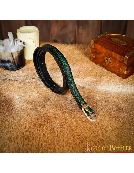 Granatfarbener mittelalterlicher...