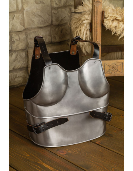 Mittelalterlicher Brustpanzer und...