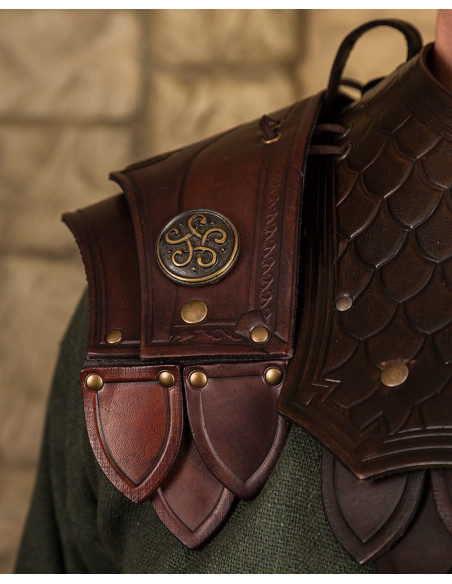 Brunt læder skulderpuder præget...