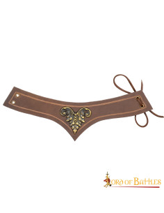 Mittelalterlich verzierte Tiara aus braunem Leder