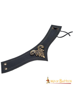 Tiara medieval cuero negro decorada 2
