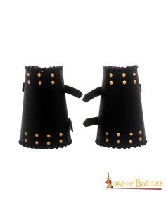 Brazales medievales cuero con tachuelas (17 cm.)