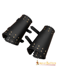 Brazales medievales cuero con tachuelas (17 cm.) 2