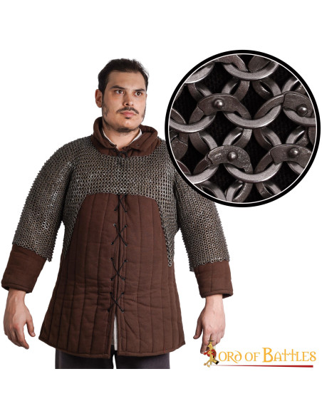 Korte maliënkolder, geklonken en...