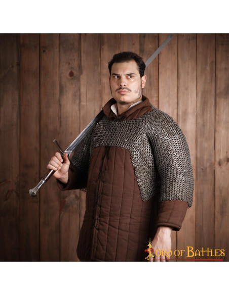 Kort ringbrynje, nittet og skiftevis...