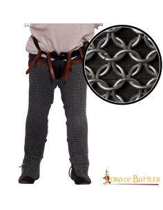 Mittelalterliche Kettenhemdhose aus Stahl (10 mm).