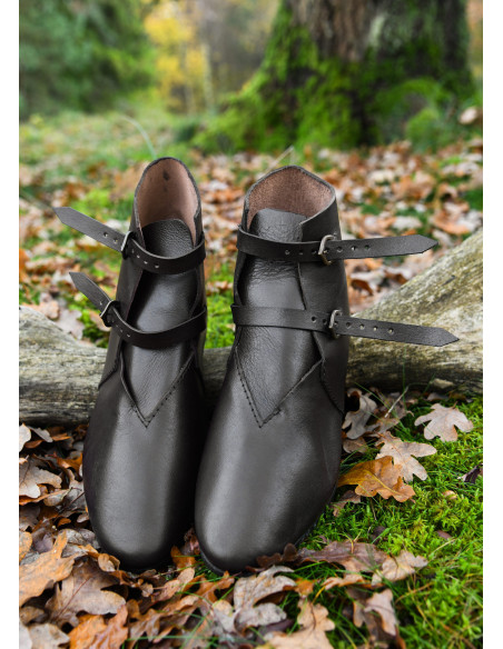 Mittelalterliche Stiefeletten, 2...