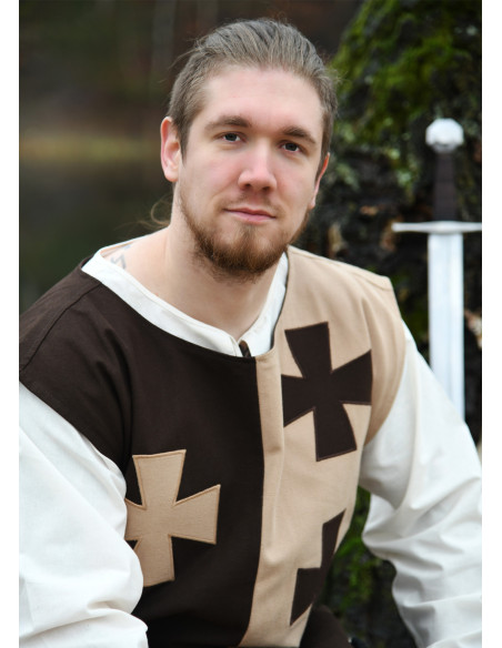 Middelalderlig tabard med templarkors...