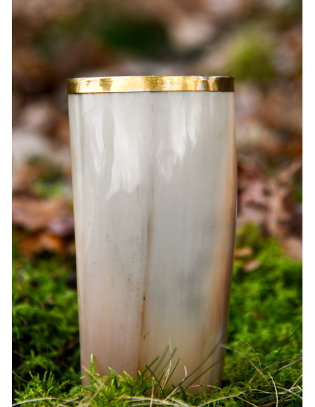 Mittelalterliches Hornglas mit...