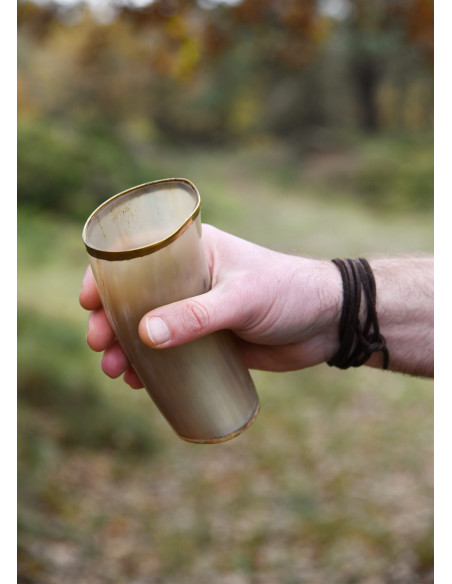 Vaso medieval cuerno con borde en...