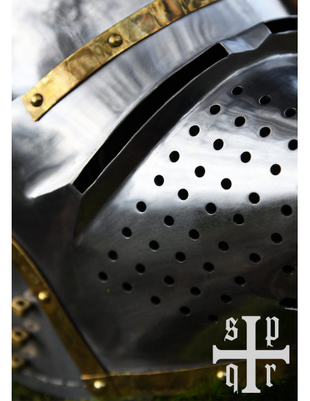 Bacinete medieval picudo con visor...