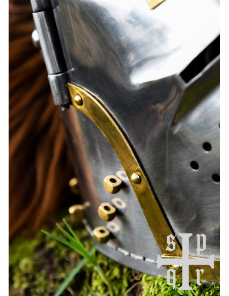 Bacinete medieval picudo con visor...