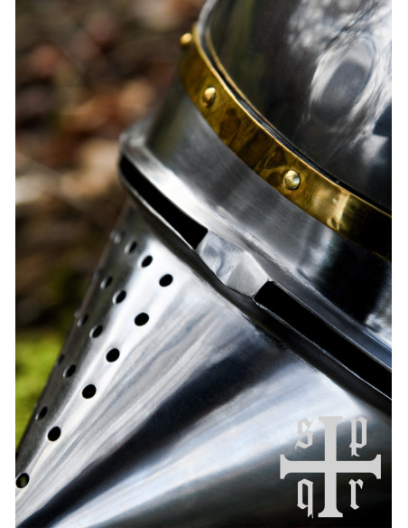 Bacinete medieval picudo con visor...