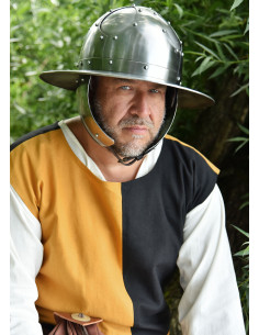Ketelhelm met oor- en wangbescherming, 15e eeuw 2