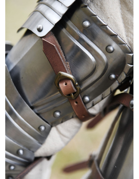 Par gotiske skulderpuder, 1,2 mm stål.