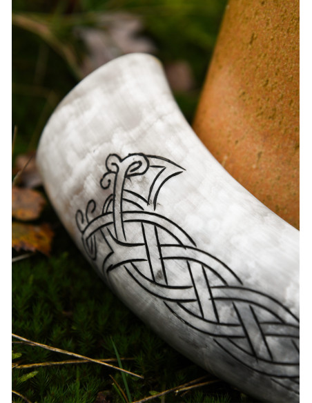 Aus Wikingerhorn geschnitztes Design...