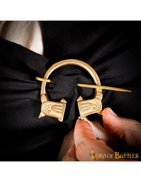 Viking messing fibula wolf design...