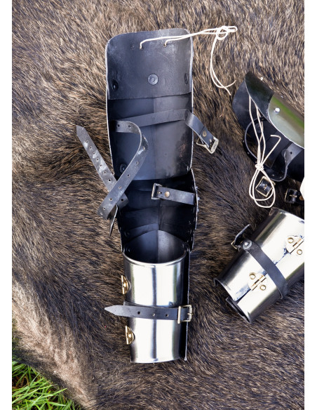 Par middelalderlige stålbøjler...