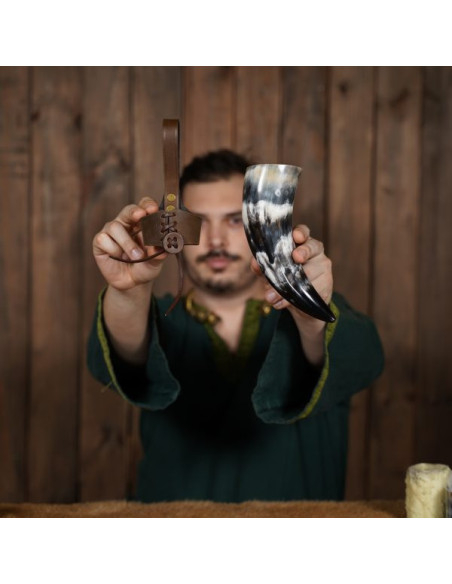 Cuerno vikingo para beber con tahalí...