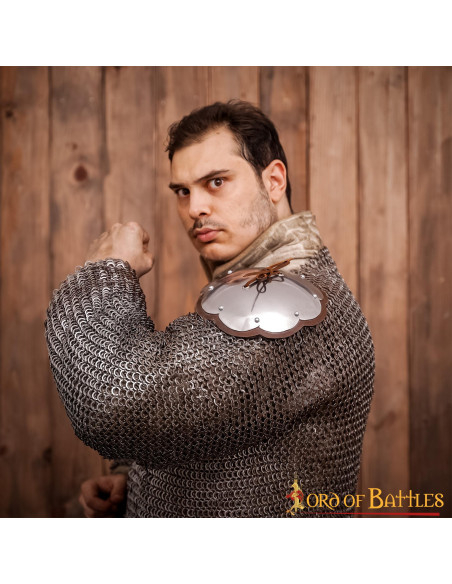 Leichte runde Schulterpolster aus dem...