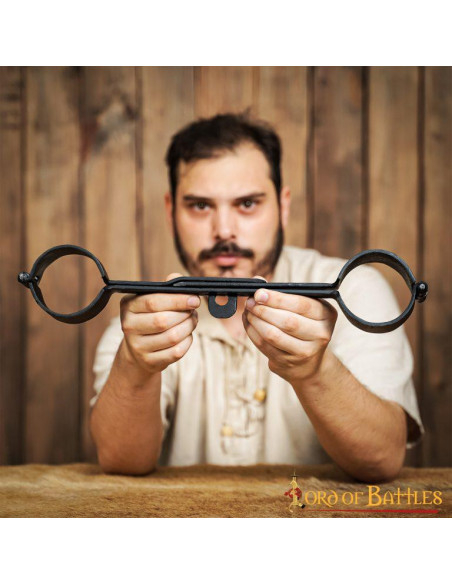 Grilletes forjados para prisioneros...