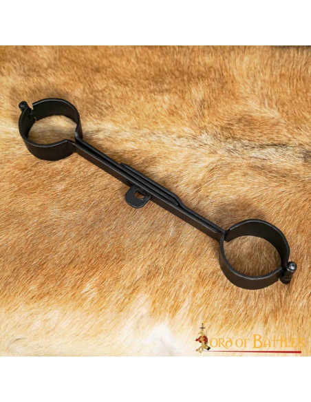 Smedede lænker til fanger...