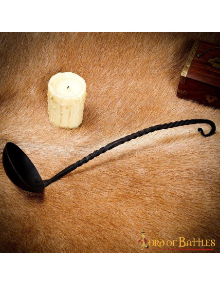 Cucharón medieval de hierro forjado
