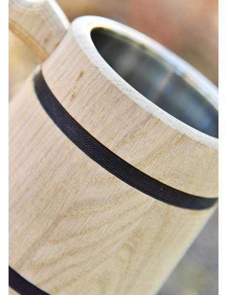 Jarra de cerveza medieval en madera...