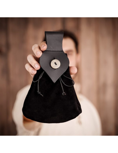 Middeleeuws heuptasje met knoopsluiting