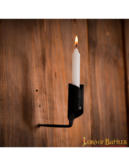 Middelalderlig lysestage i håndsmedet...