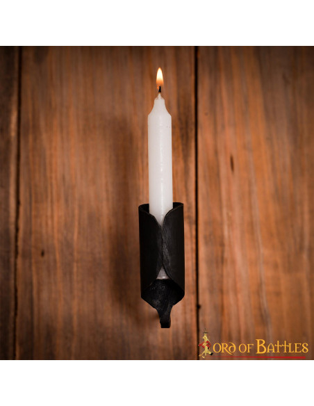 Middelalderlig lysestage i håndsmedet...