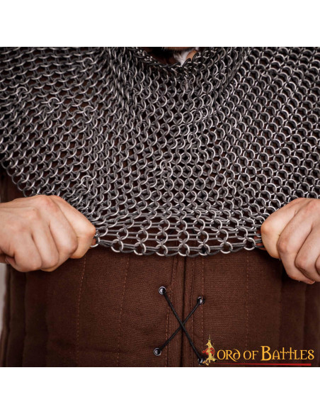 Almófar medieval con anillas de aluminio