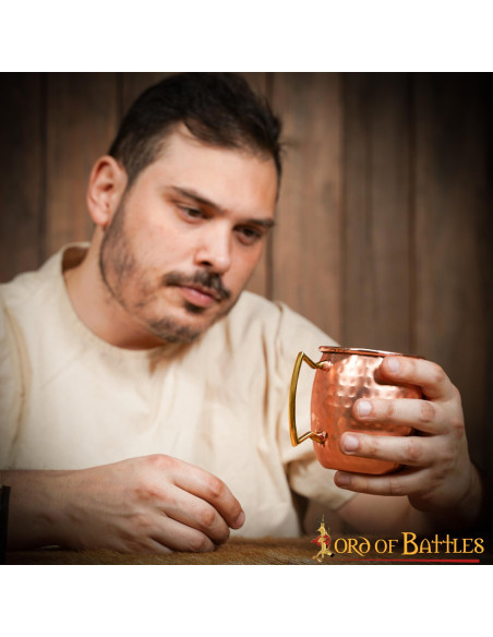 Taza medieval para beber de acero...