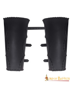 Grebas medievales en cuero con hebillas, 33 cm.