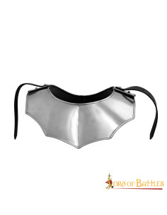 Eenvoudige middeleeuwse gorget, gepolijste afwerking