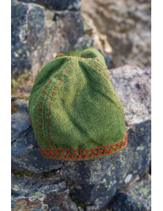 Groene vikinghoed model Anders, met borduursels