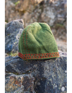 Groene vikinghoed model Anders, met borduursels 2