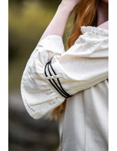 Middeleeuwse creme blouse met borduursel