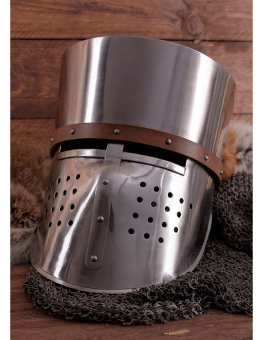 Mittelalterlicher Kreuzfahrerhelm, Jahr 1180