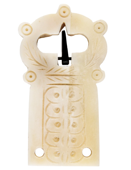 Hebilla de cinturón hecha en hueso