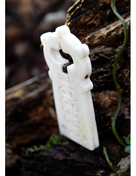 Gürtelschnalle aus Knochen Gürtelschnalle aus Knochen