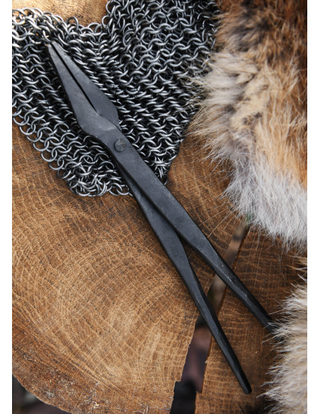 Middelalderlig smedet tang (27 cm.)