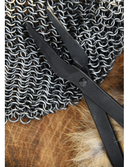 Middeleeuwse gesmede tang (27 cm.)