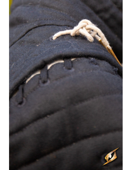 Gambesón caballeresco medieval en negro